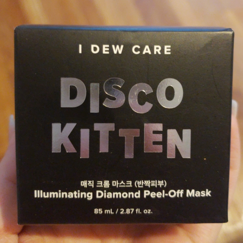 Disco kitten illuminating face mask